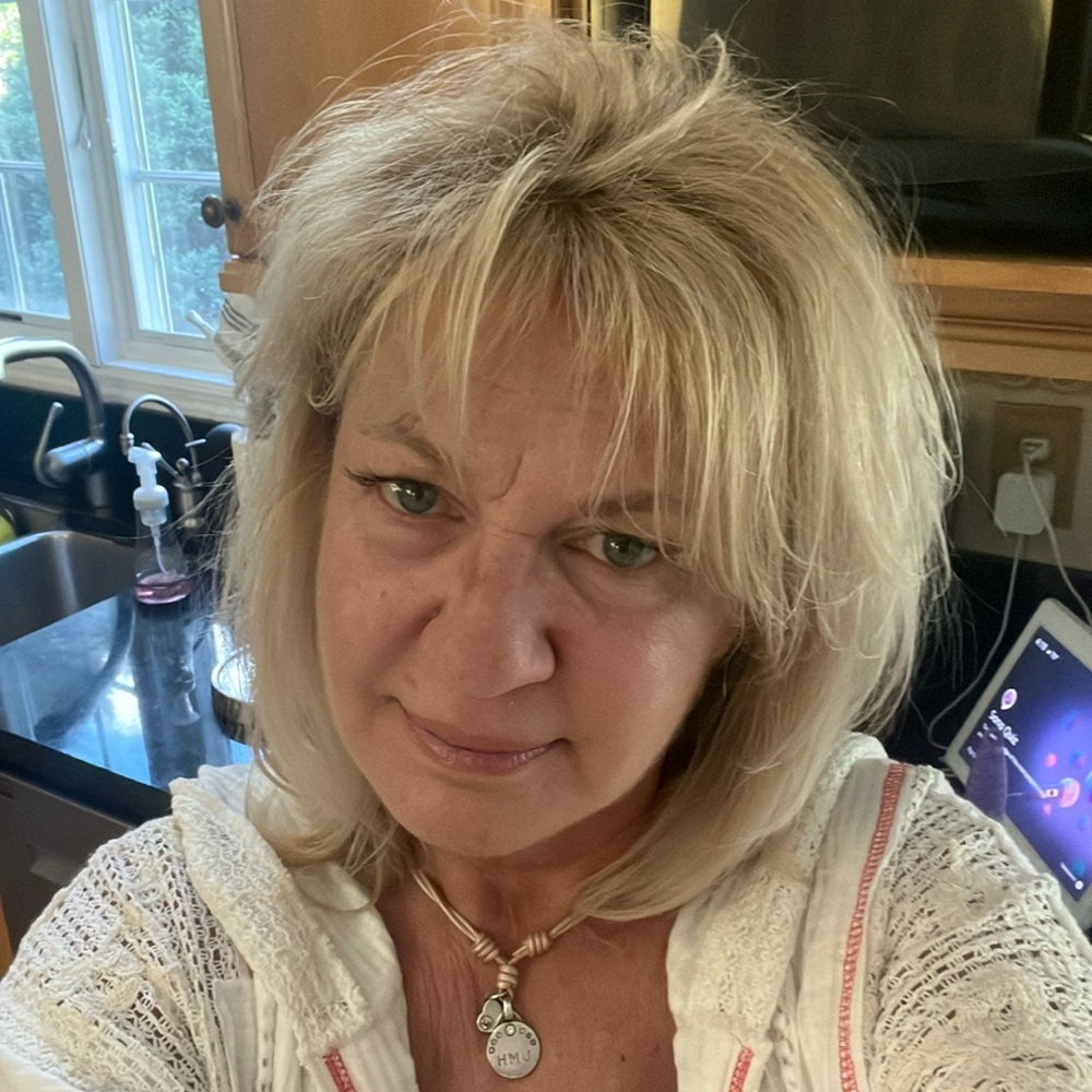 Meet your Posher, Jennifer